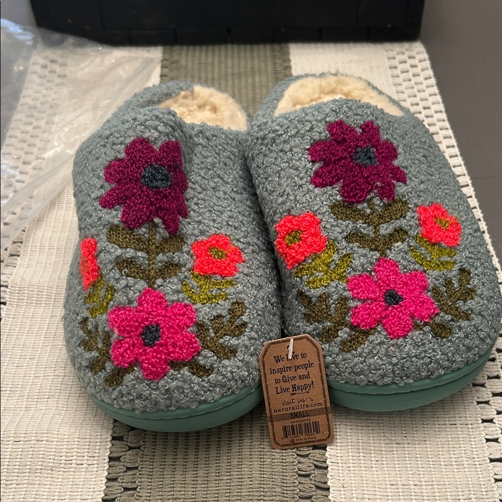 NATURAL LIFE Gray Slippers with Pink and Purple Floral Design